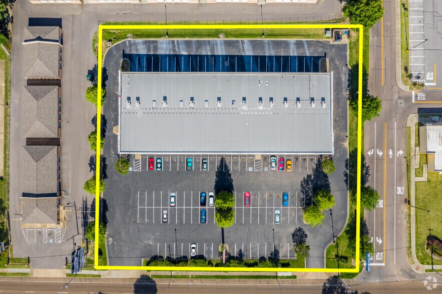 More Photos Of 5339 Elvis Presley Blvd, Memphis Storefront Retail Office For Lease