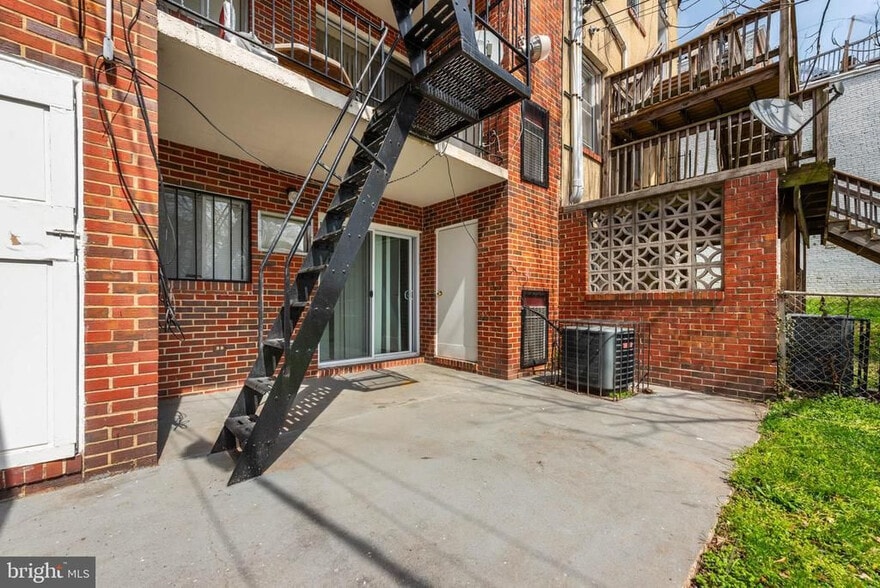 More Photos Of 1911 W Baltimore St, Baltimore Apartments For Sale