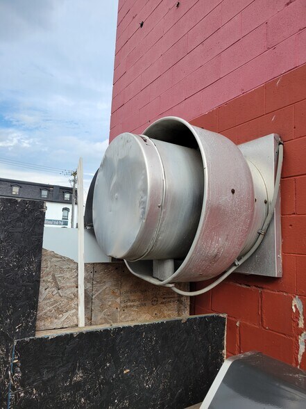 More Photos Of 18-22 Dunlop St W, Barrie Storefront For Lease