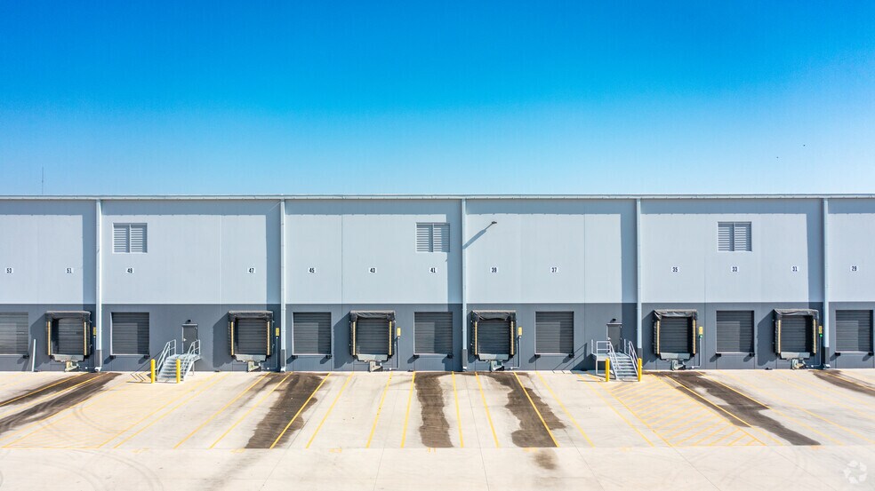 More Photos Of 700 Price Dr, Locust Grove Distribution For Lease