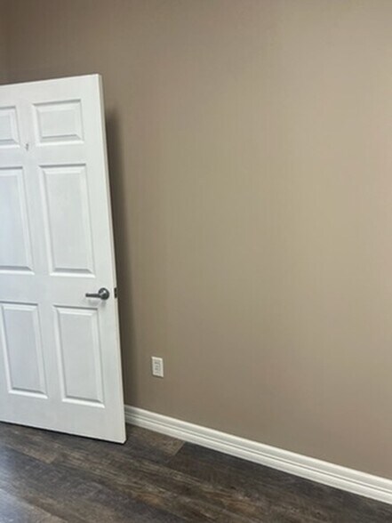 More Photos Of 16518 House Hahl Rd, Cypress Self Storage For Lease