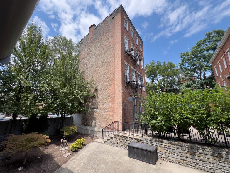 More Photos Of 2035 Elm St, Cincinnati Apartments For Sale