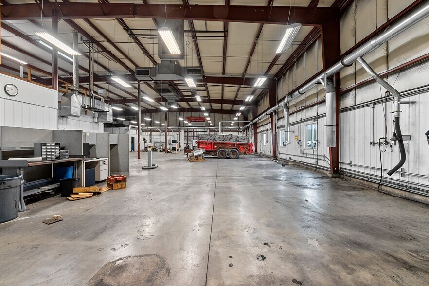 More Photos Of 3300 Commodity Ln, Green Bay Manufacturing For Sale