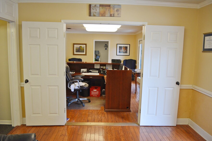 More Photos Of 3213 Executive Park Cir, Mobile Office For Sale