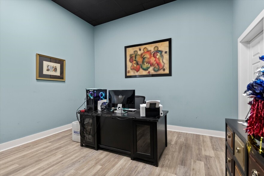 More Photos Of 102 Gin Oak Ct, Madison Freestanding For Sale