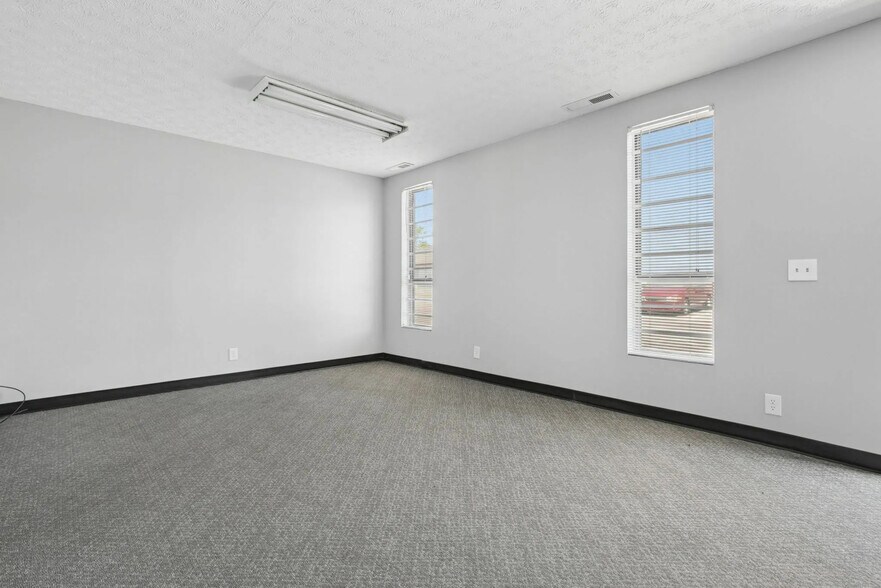 More Photos Of 3723-3865 April Ln, Columbus Light Distribution For Lease
