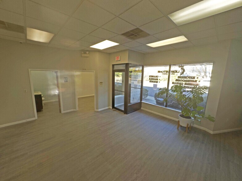 More Photos Of 2903 Southampton Rd, Philadelphia Light Distribution For Lease