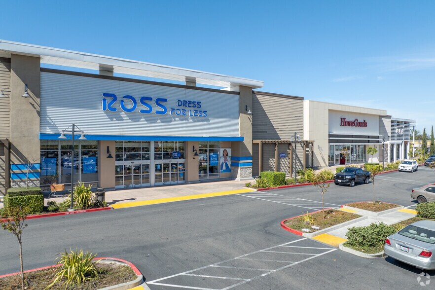 More Photos Of 1028-1098 E Brokaw Rd, San Jose General Retail For Lease