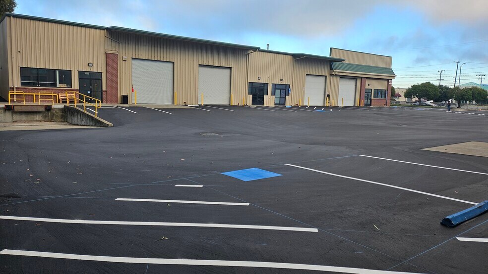 More Photos Of 408-428 N Canal St, South San Francisco Service For Lease