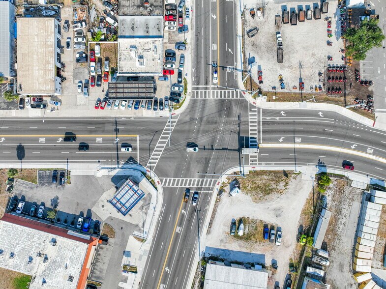 More Photos Of 910 Cattlemen Rd, Sarasota Auto Repair For Lease