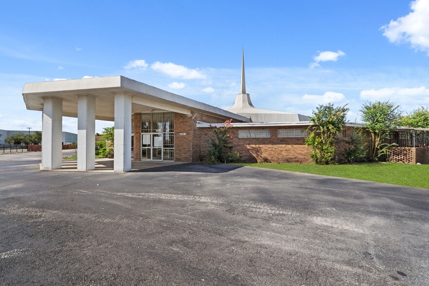 More Photos Of 513 W Rittenhouse Rd, Houston Religious Facility For Lease