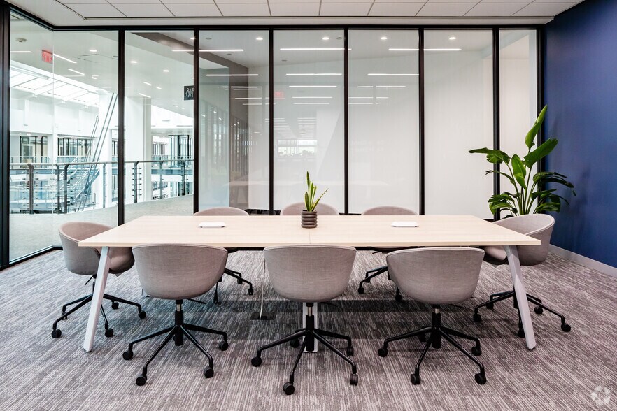 More Photos Of 2000 Center Dr, Hoffman Estates Office For Lease