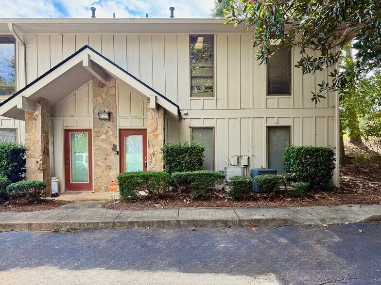 Primary Photo Of 11285 Elkins Rd, Roswell Office Residential For Lease