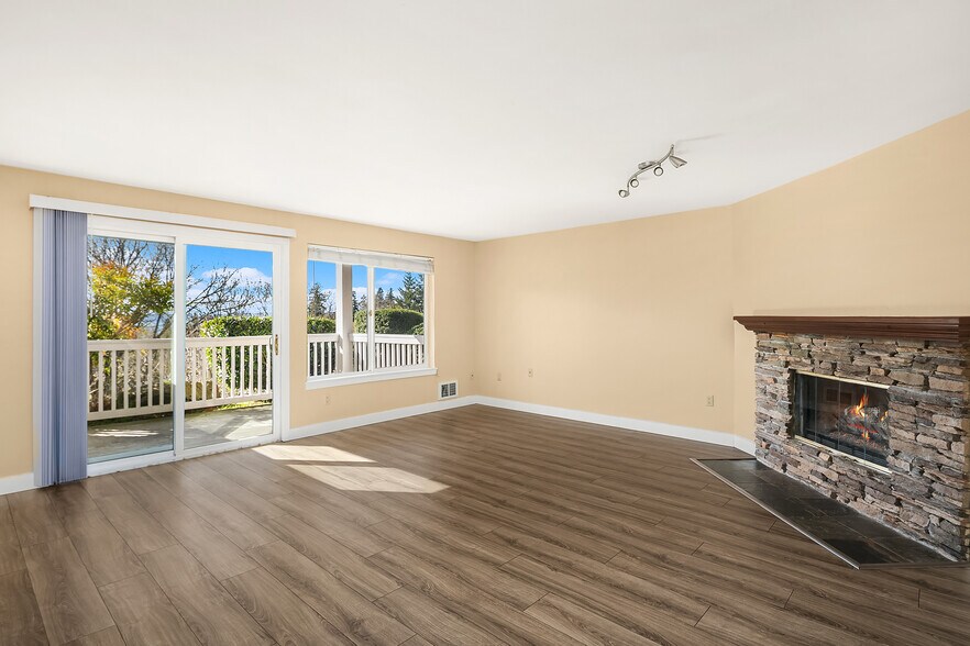 More Photos Of 28426 16th Ave S, Federal Way Apartments For Sale