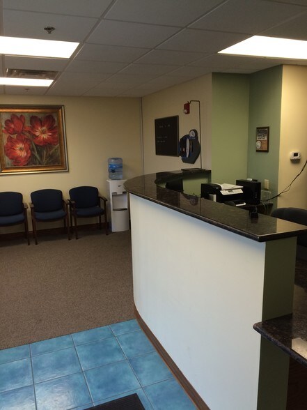 More Photos Of 1601 E Main St, St Charles Office For Lease