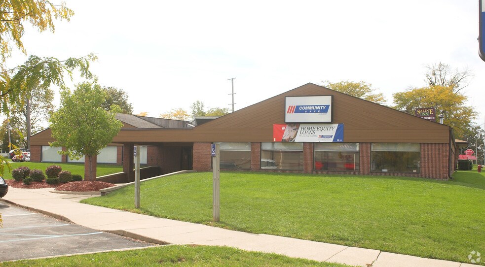 More Photos Of 450 E Michigan Ave, Saline Freestanding For Sale