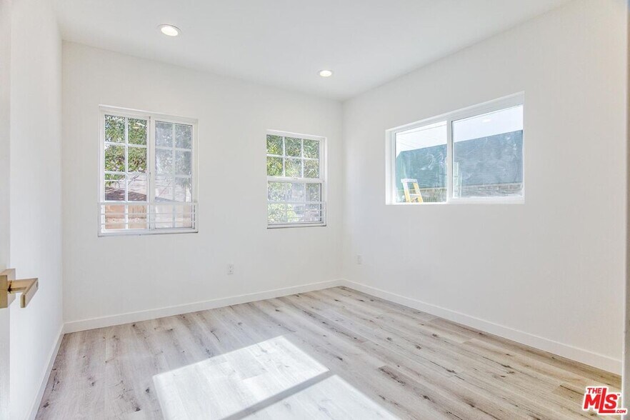 More Photos Of 158 N Edgemont St, Los Angeles Multifamily For Sale