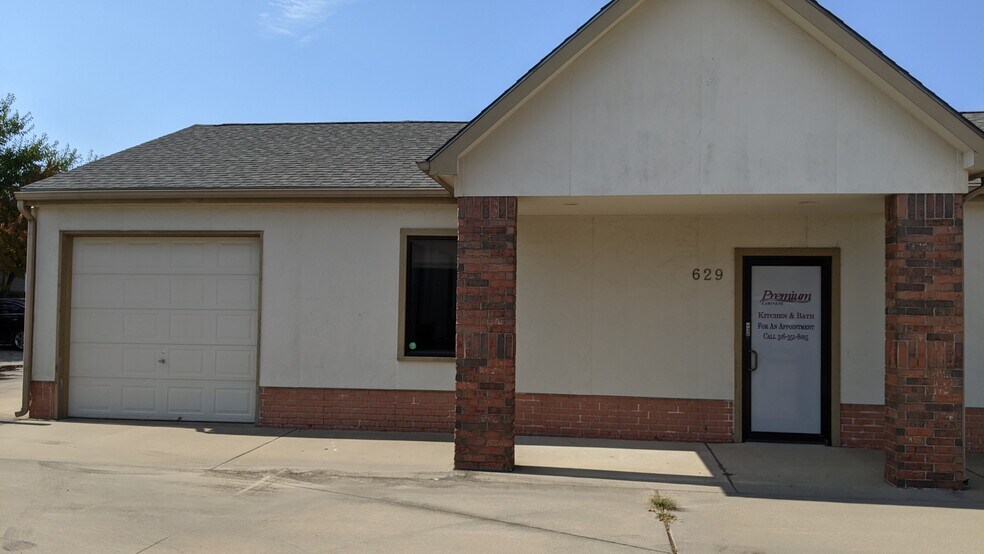 More Photos Of 621-633 N Kessler St, Wichita Showroom For Lease