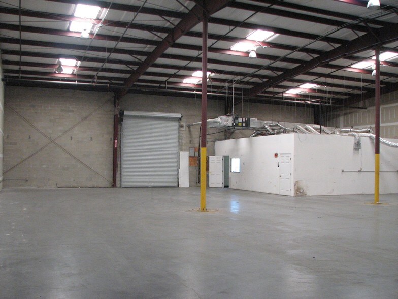 More Photos Of 13000 Automobile Blvd N, Clearwater Warehouse For Lease