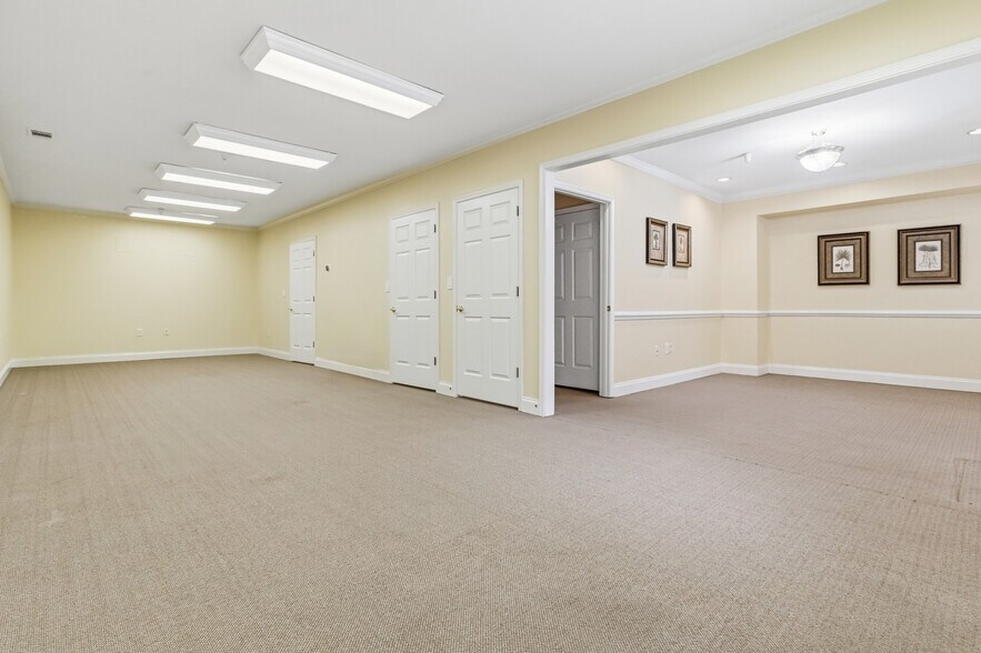 More Photos Of 100-126 Prospect Pl, Alpharetta Office For Sale