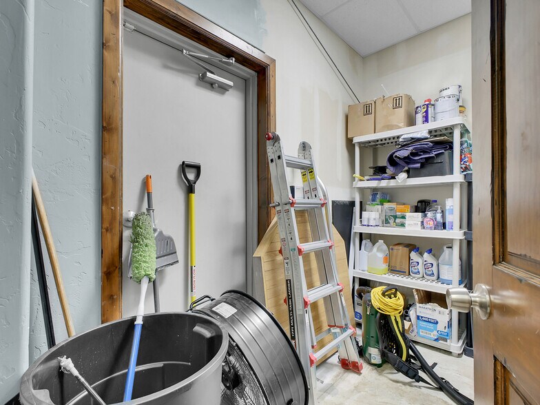 More Photos Of 991 Platte River Blvd, Brighton Storefront For Sale