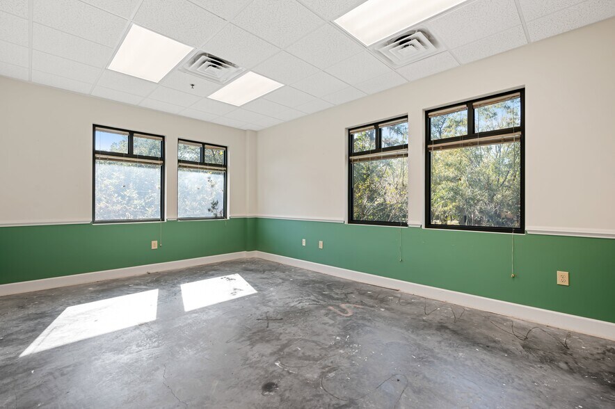 More Photos Of 2 Westbury Park Way, Bluffton Office For Sale