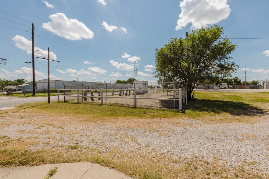 More Photos Of 1610 W 6th Ave, El Dorado General Retail For Sale