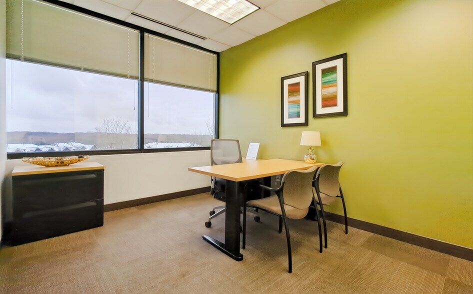 More Photos Of 301 McCullough Dr, Charlotte Coworking Space