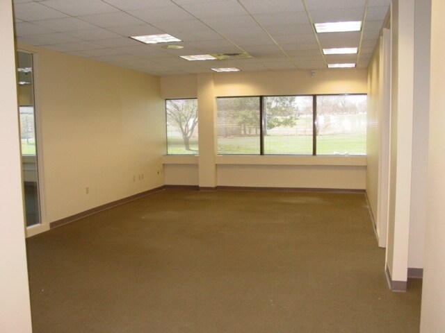 More Photos Of 527 Colman Center Dr, Rockford Office For Lease