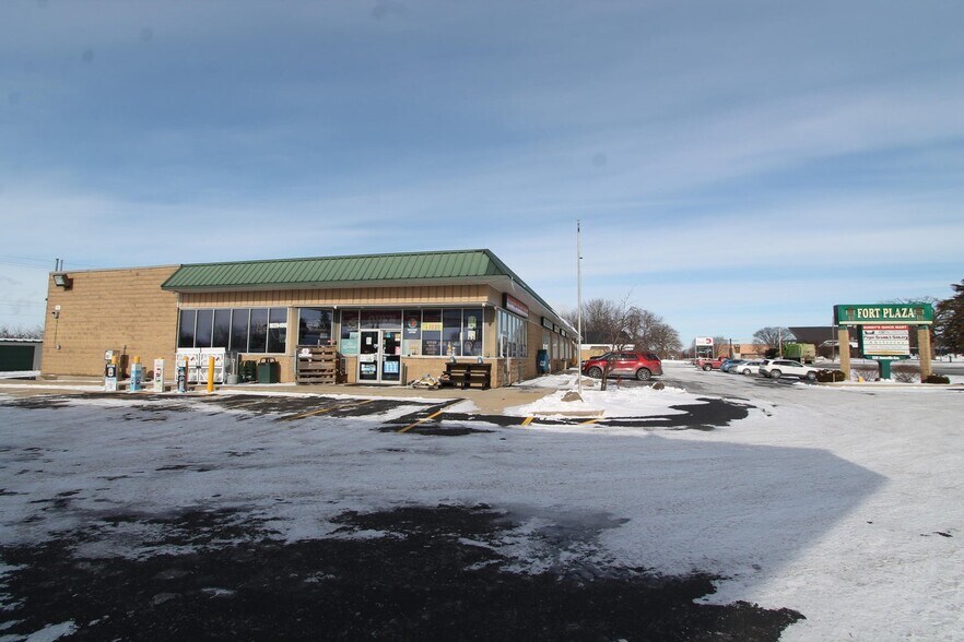 More Photos Of 1220 Janesville Ave, Fort Atkinson Storefront For Sale