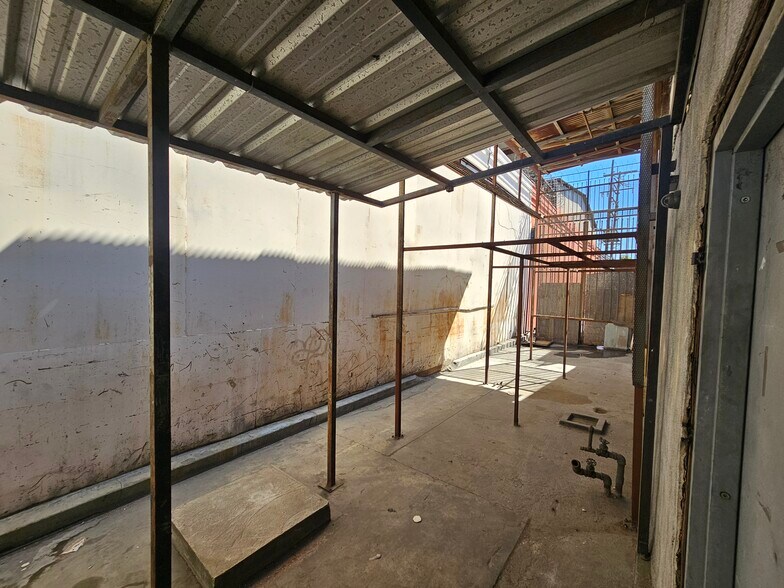 More Photos Of 1711-1723 E 58th Pl, Los Angeles Manufacturing For Lease