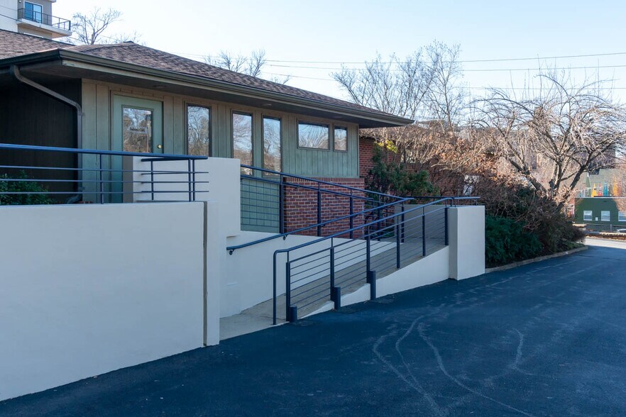 More Photos Of 1140 E Market St, Charlottesville Office For Lease