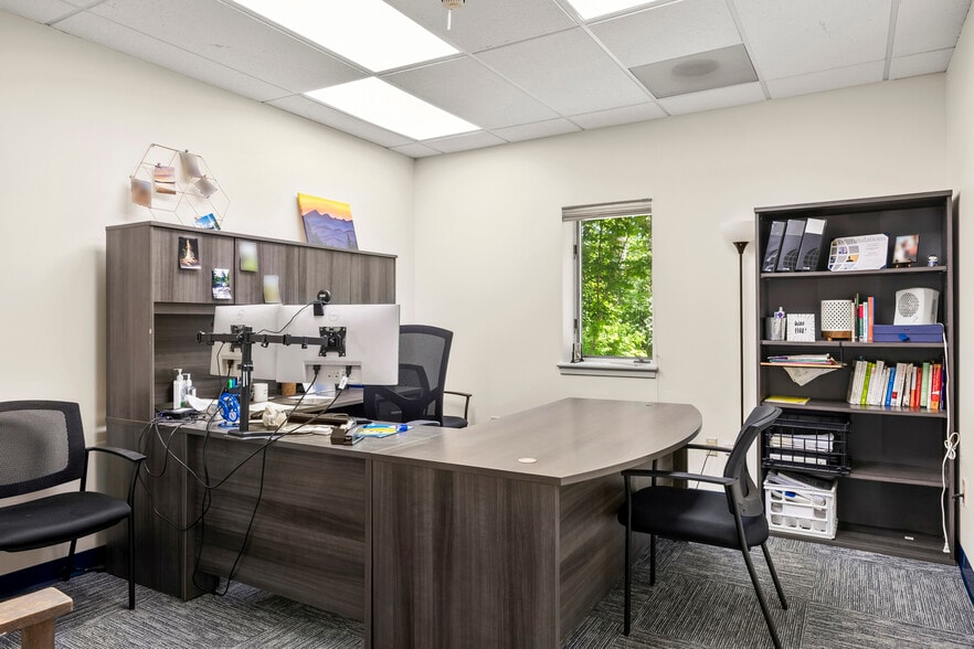 More Photos Of 25 Delaware Ave, Delmar Office For Sale