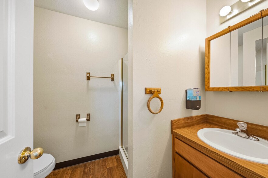 More Photos Of 735 SE 7th St, Grants Pass Office For Sale
