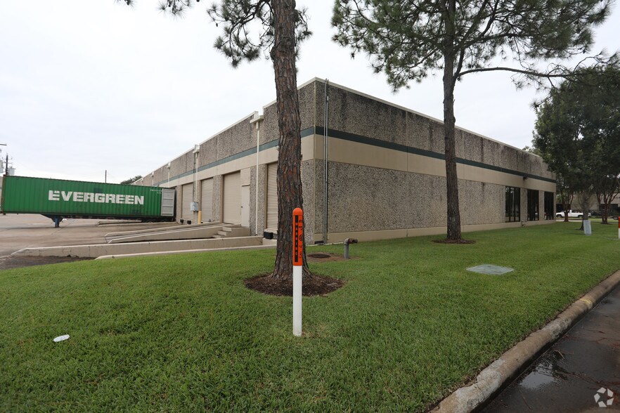 More Photos Of 4545 Pine Timbers St, Houston Unknown For Lease