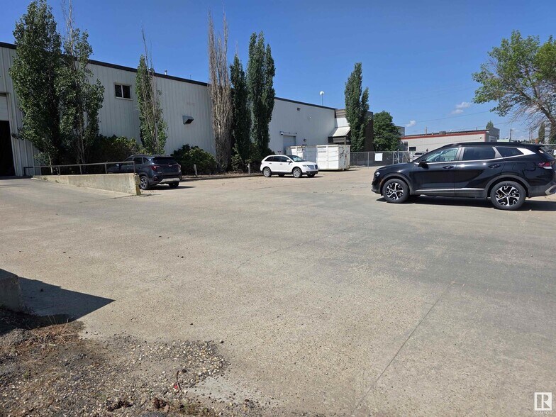 More Photos Of 8716 112 St, Fort Saskatchewan Warehouse For Lease