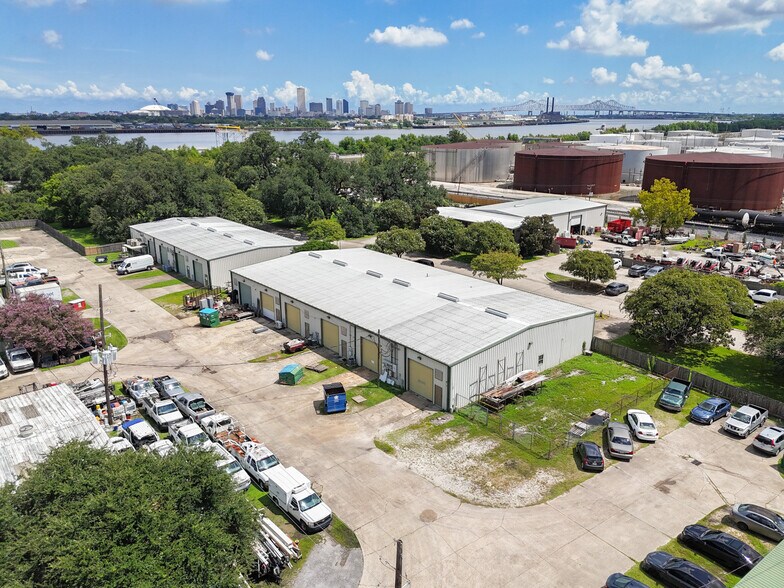 More Photos Of 200-210 Pailet Dr, Harvey Flex For Lease