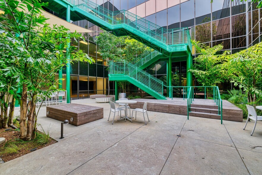 More Photos Of 2800 28th St, Santa Monica Office For Lease