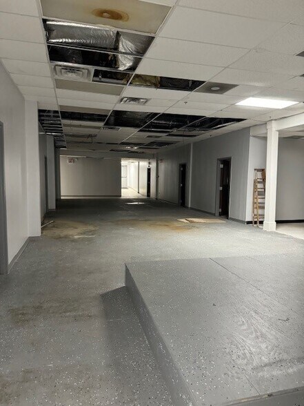 More Photos Of 28 E 112th Pl, Chicago General Retail For Sale