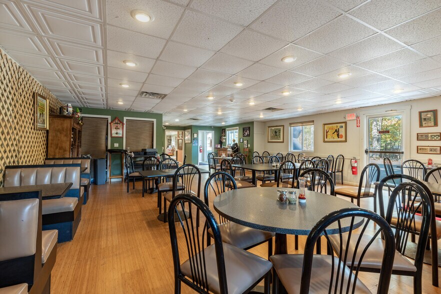 More Photos Of 414 Boston St, Topsfield Office For Sale