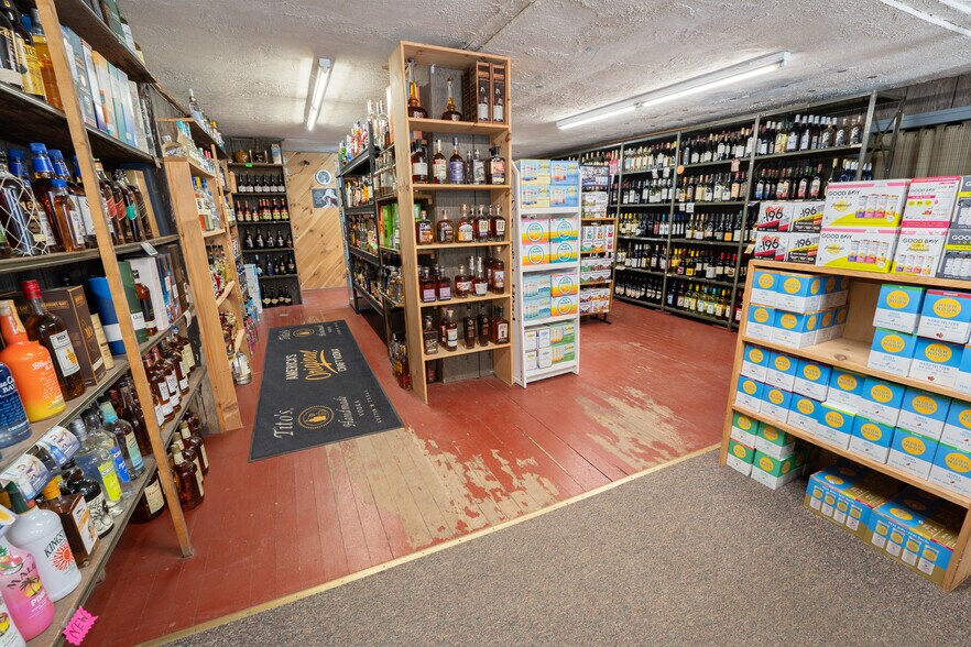 More Photos Of 172 N Main St, Northville Freestanding For Sale