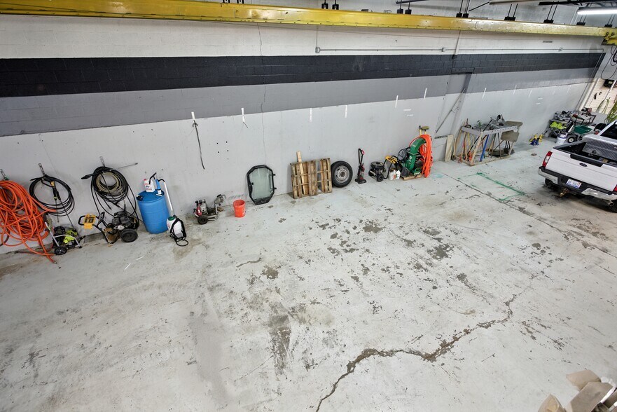 More Photos Of 4800 Joslyn Rd, Lake Orion Light Manufacturing For Sale