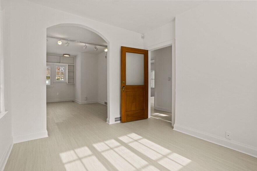 More Photos Of 206 Park Ave, Rochester Office Residential For Lease