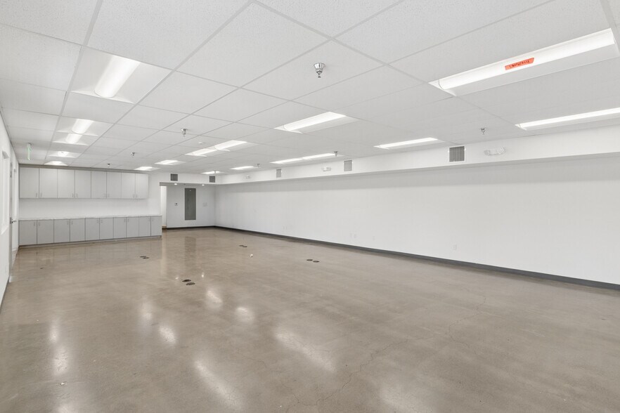More Photos Of 11185 Roswell Ave, Pomona Warehouse For Lease