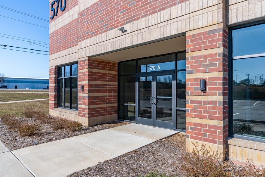 More Photos Of 570 Pitts School Rd, Concord Flex For Lease