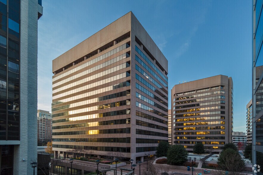 More Photos Of 1235 S Clark St, Arlington Office For Lease