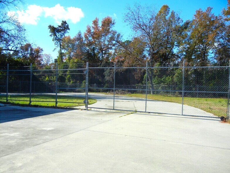 More Photos Of 2765 Magnolia St, Orangeburg Light Distribution For Sale