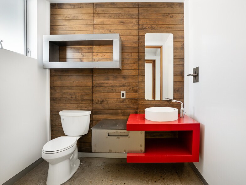 More Photos Of 215-237 California St, El Segundo Loft Creative Space For Sale