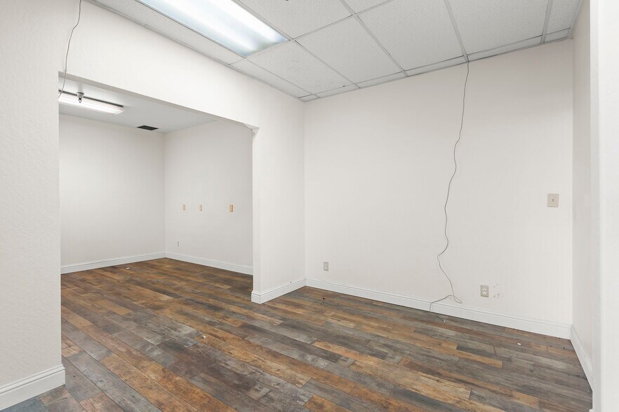 More Photos Of 802-808 Packer Way, Sparks Warehouse For Lease