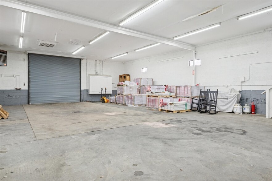 More Photos Of 36050 Goddard Rd, Romulus Auto Repair For Sale